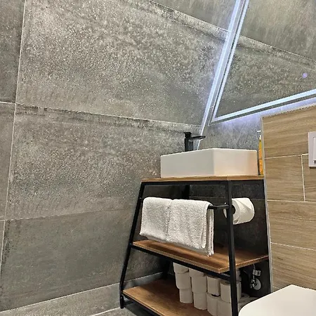 Brvnara Loon Moon Mountain *